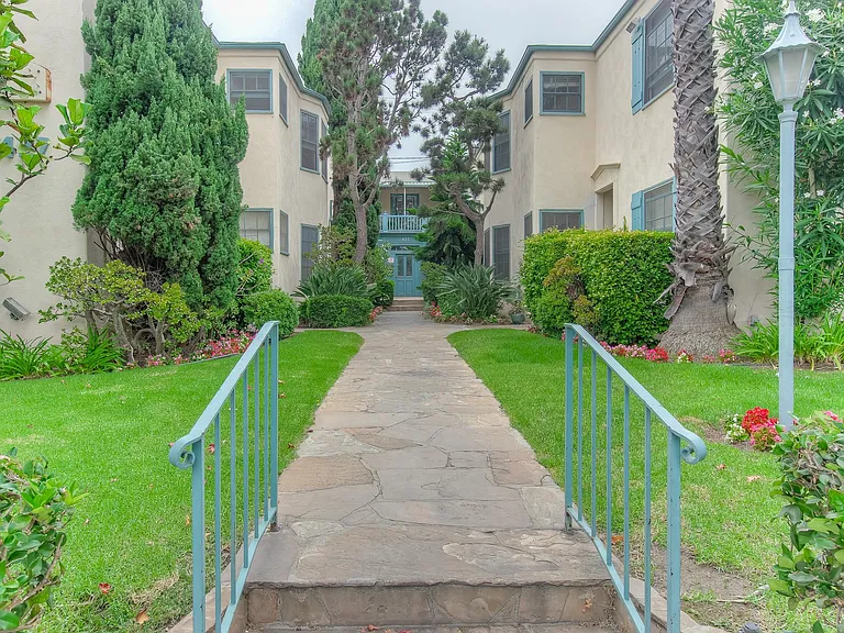 427 Montana Ave. — Photo 12