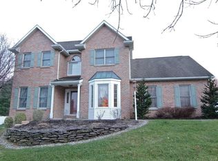2029 Goldenrod Dr, Macungie, PA 18062