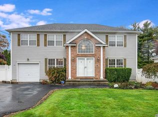 24 Jackson Ave, Bethpage, NY 11714
