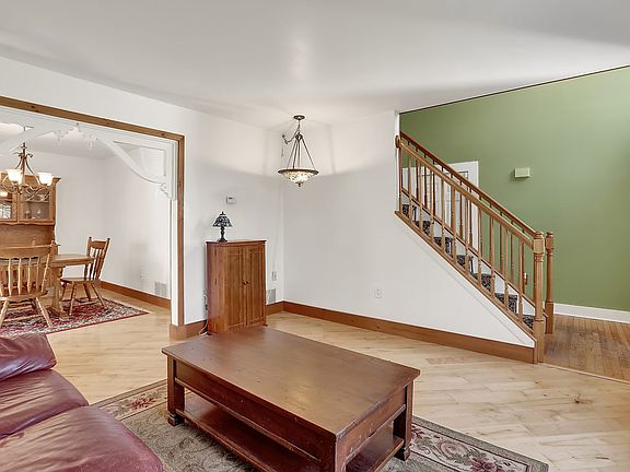 5th image of 2 Triple Oak Ln