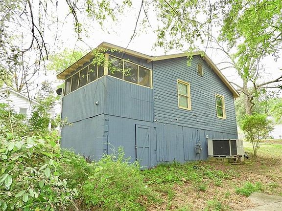 4th image of 190 Woods Dr NE