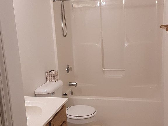 Master Bedroom Bathroom