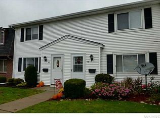 79 Parkview Ct, Lancaster, NY 14086