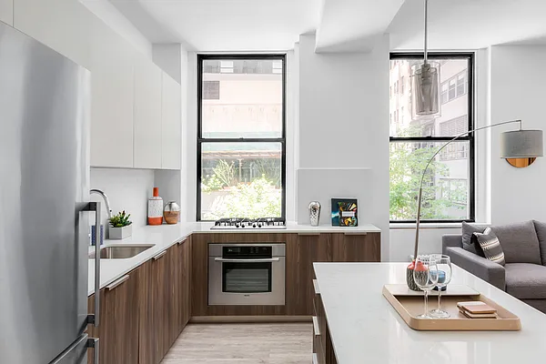 Rented by Safdie Realty Group | media 16