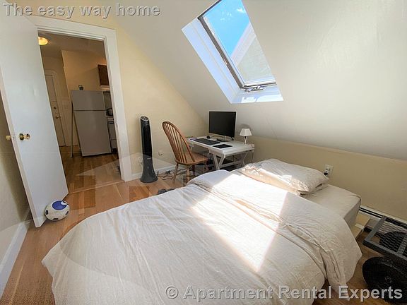4th image of 205 Highland Ave APT 3