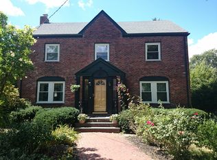 372 Russett Rd, Brookline, MA 02467