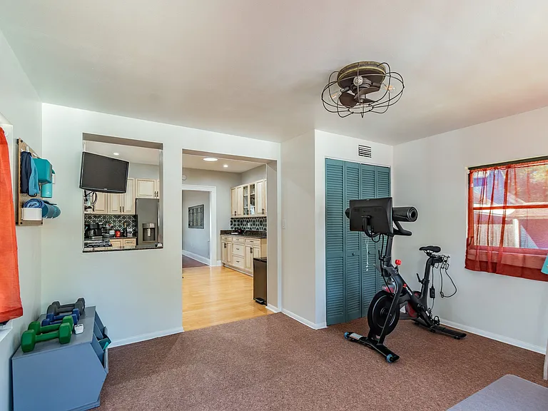 310 E Paris St — Photo 17