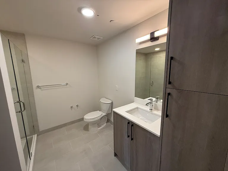 Bay Pointe Apartments — Photo 43