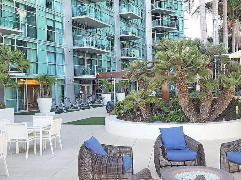 13700 Marina Pointe Dr #1114 — Photo 24