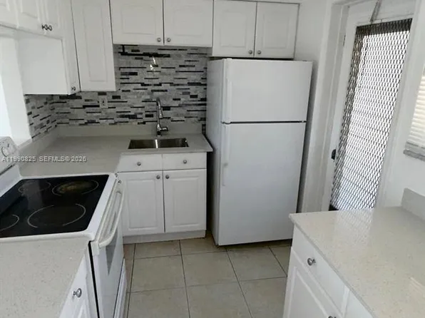 2800 NE 203rd St APT 17, Aventura, FL 33180