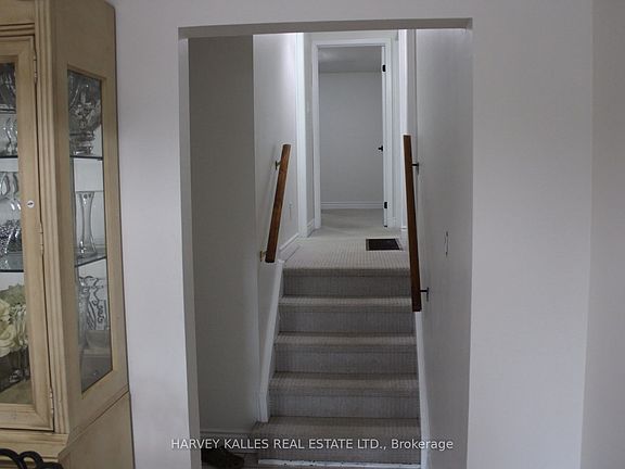 4th image of 102 Goldcrest Rd