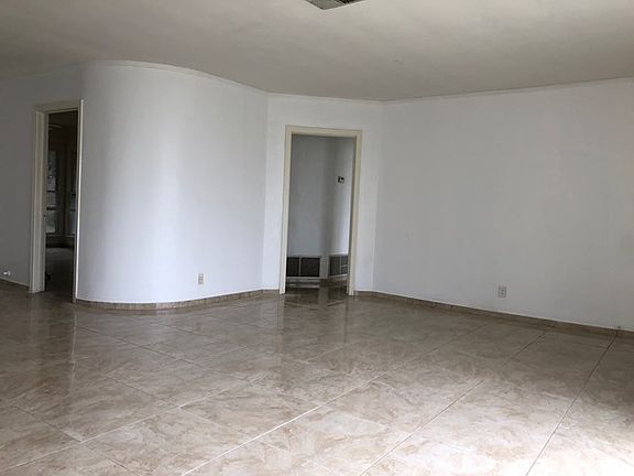 5th image of 410 Pecan Blvd