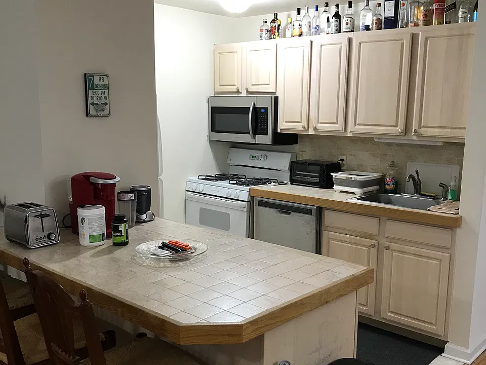 949 Clinton St #7