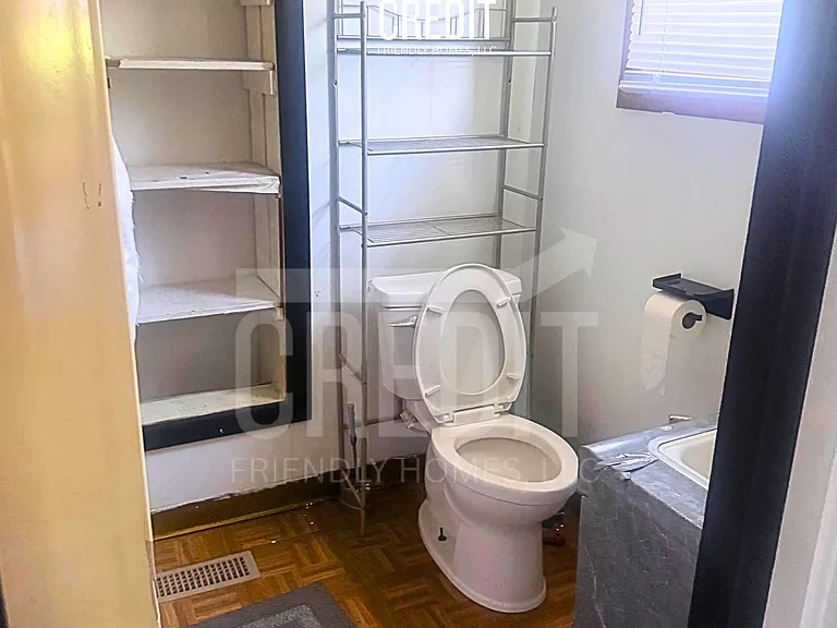 113 S Poplar St — Photo 10