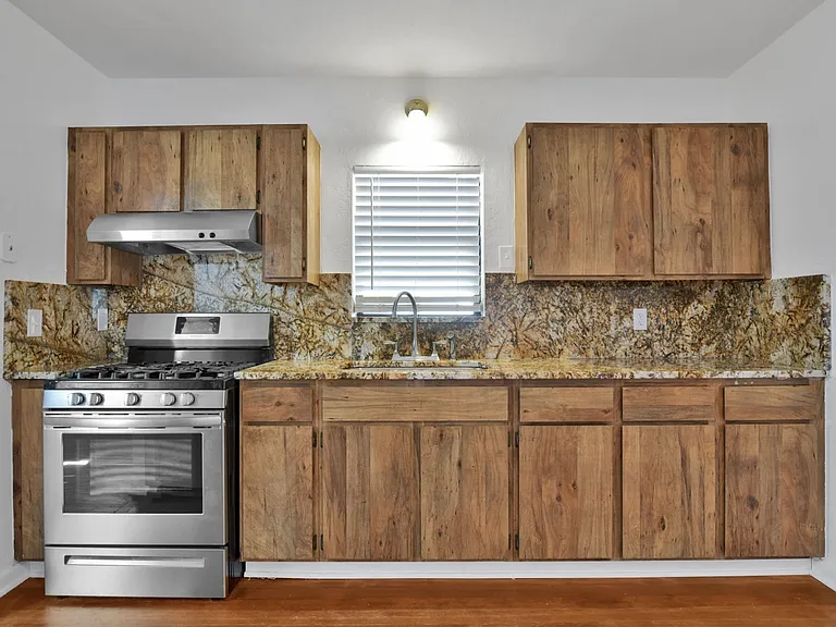 325 S Alarcon St — Photo 16