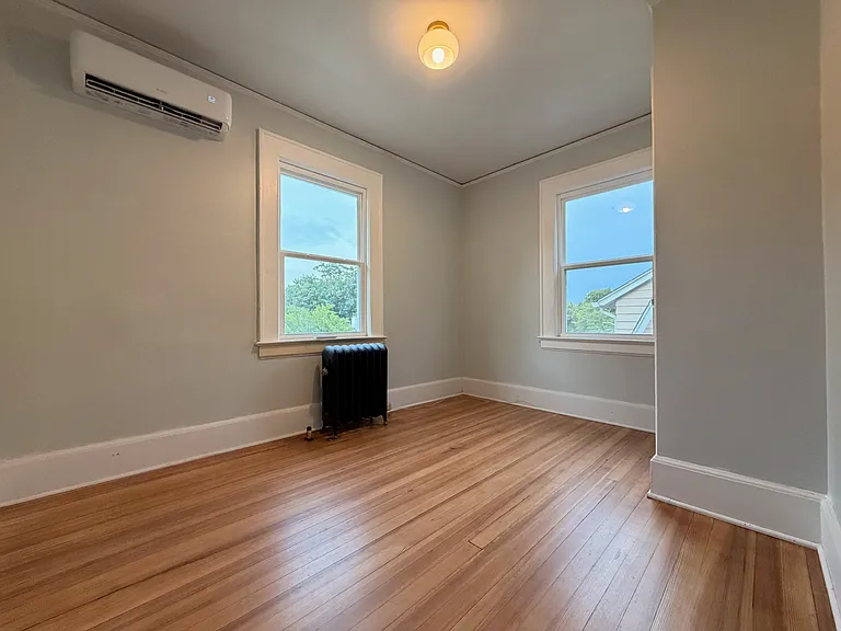 160 Clairmont Ter — Photo 12