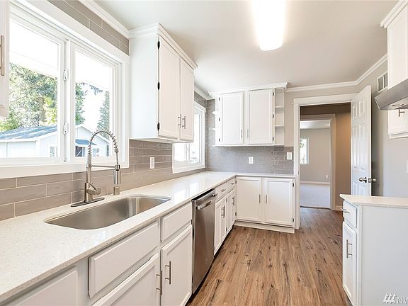 5th image of 8804 Lorraine Ave S