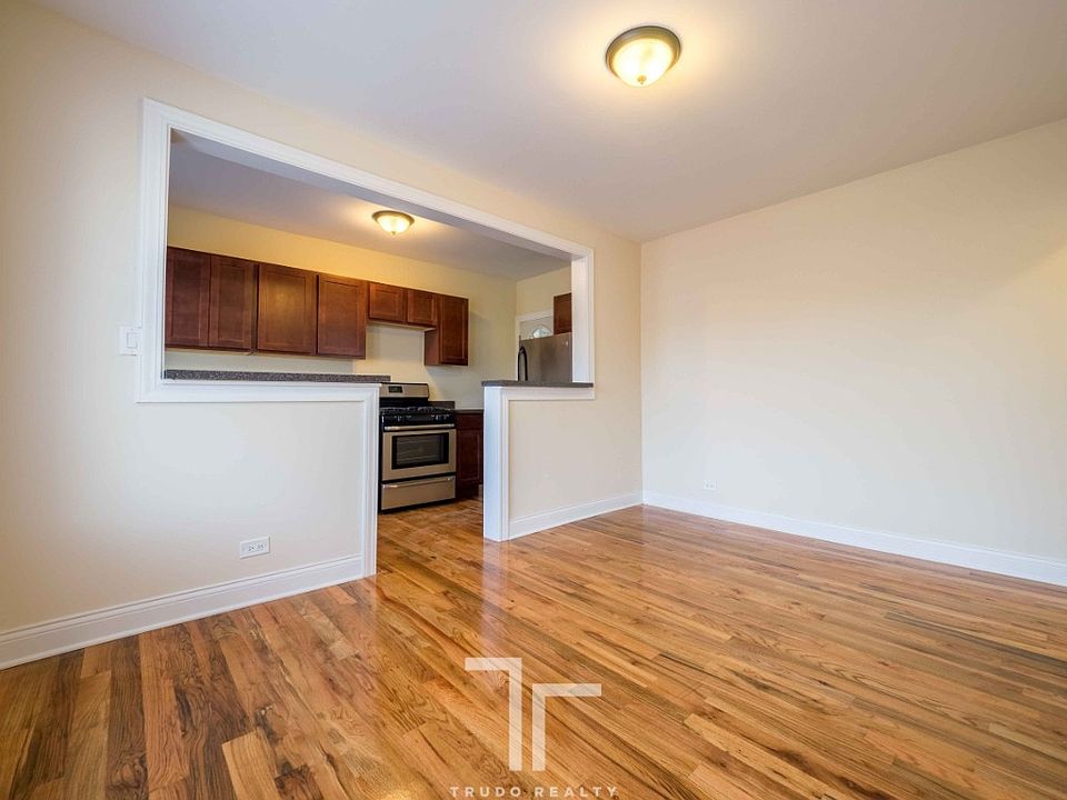 1st image of 1101 W Wellington Ave #2948