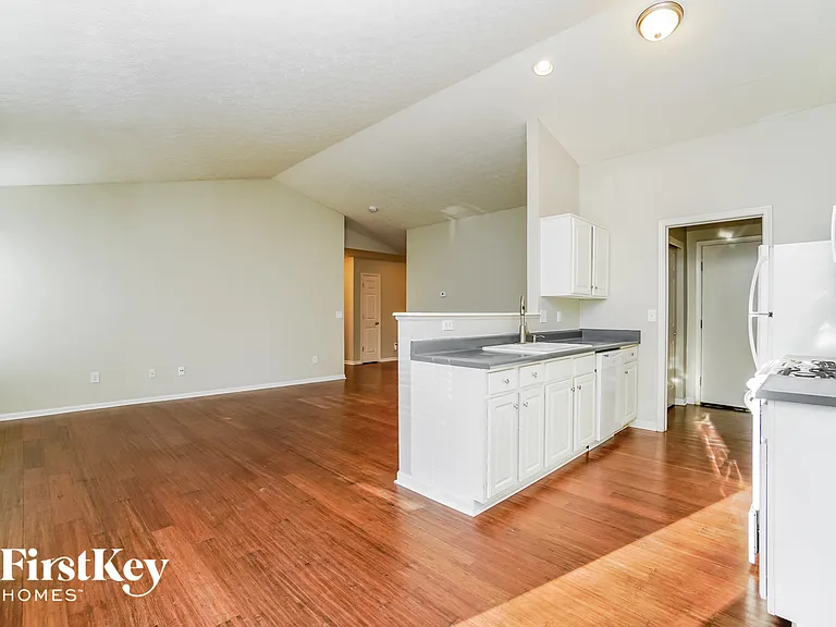 714 Keltoncrest Dr — Photo 4