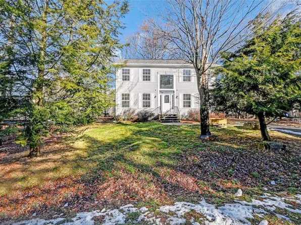 9186 Buttonwood Ct, Tobyhanna, PA 18466