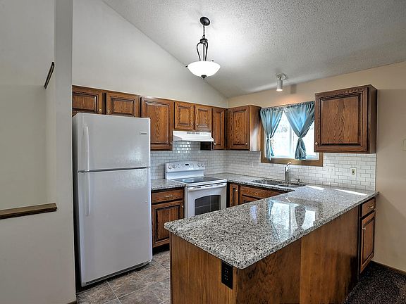 5th image of 20208 Wirt St