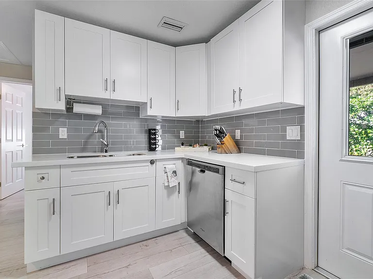 1634 NE 3rd Ave — Photo 12