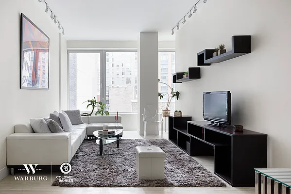 Sold by Coldwell Banker Warburg | media 18