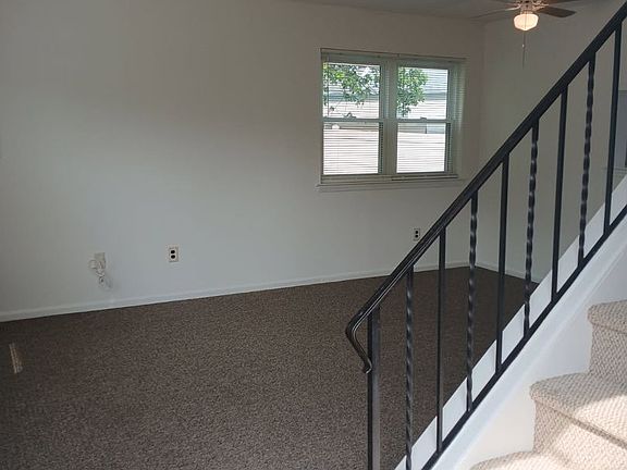2nd image of 1305 Parkridge Ct #1305A