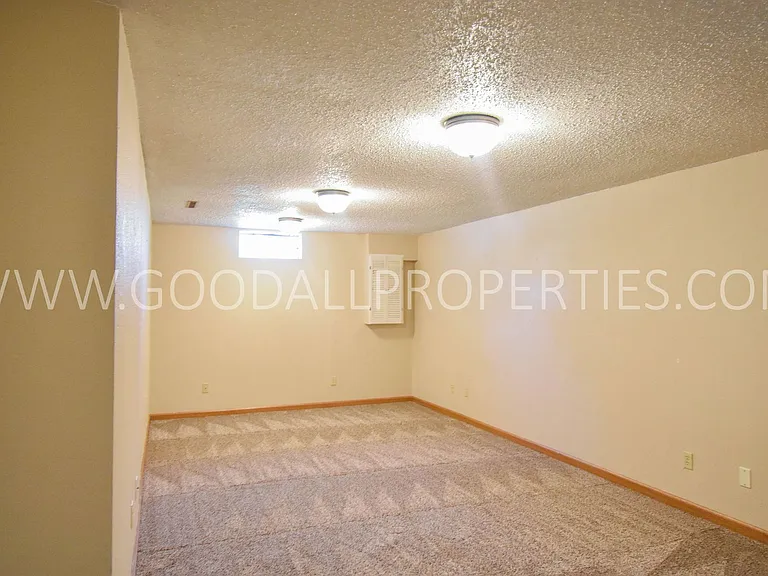 1104 Prairie View Dr — Photo 13