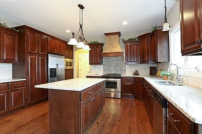 3rd image of 12703 Waterford Dr