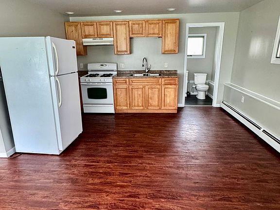 4th image of 208-210 1/2 Hartwell Ave