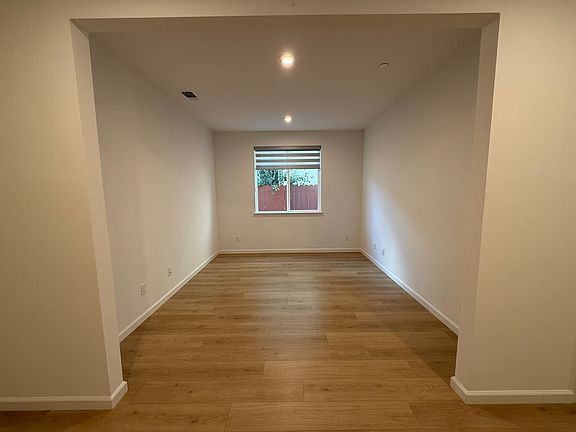 3rd image of 1580 Blue Moon Ln