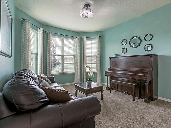 3rd image of 15619 Carina Dr