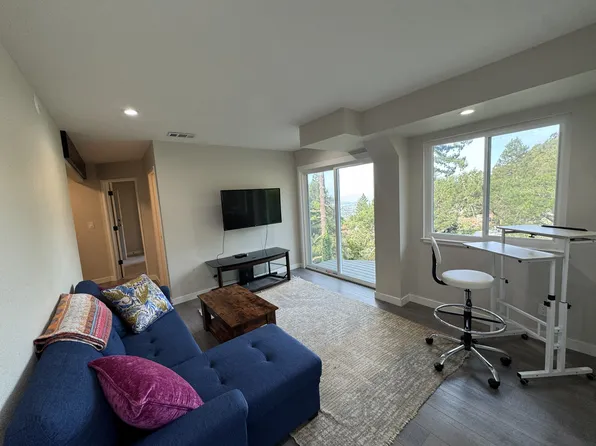 3131 Robinson Dr #B, Oakland, CA 94602