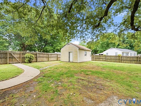 5th image of 136 Holly Hill Dr