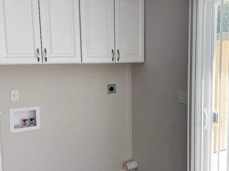 122 S Russell Ave — Photo 9