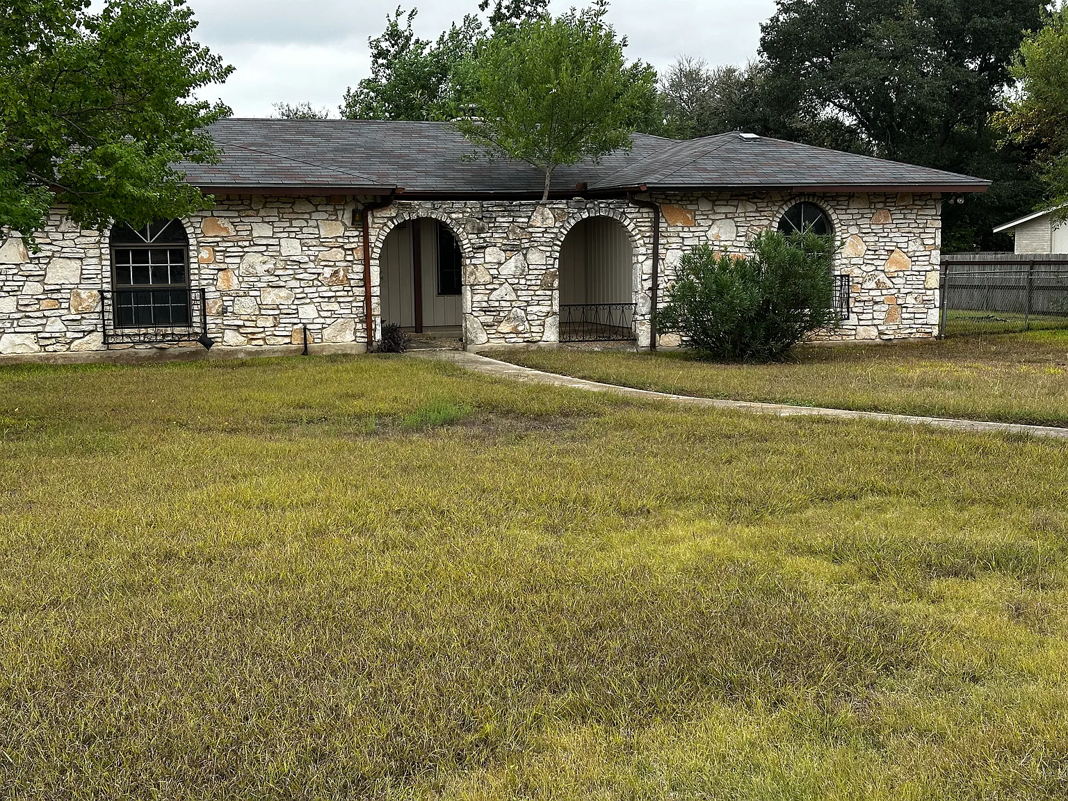 3 bed, 1770 sqft, $2,200 — Photo 2