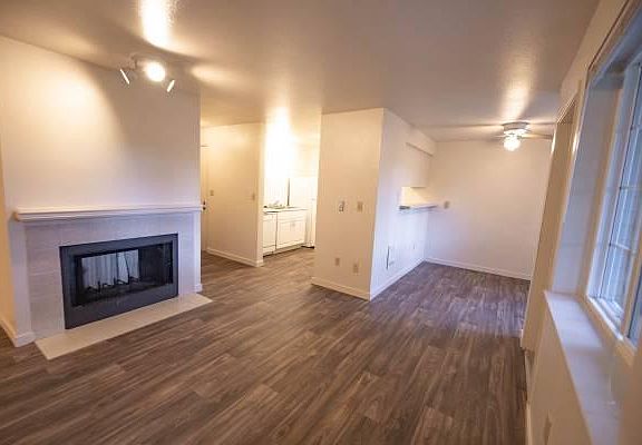 3rd image of 200 Lippert Dr W APT E323