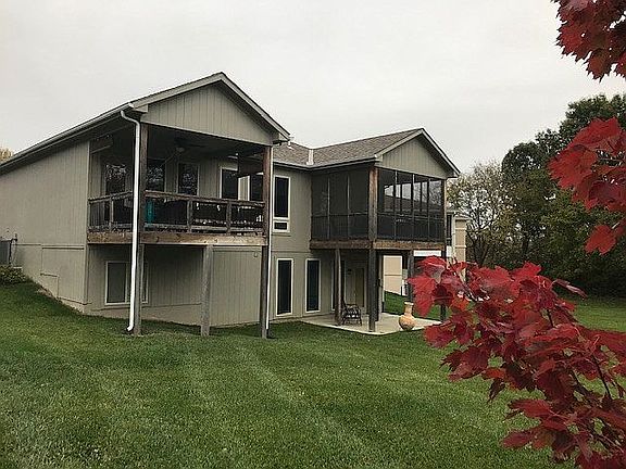 3rd image of 812 NE Sonora Valley Cir