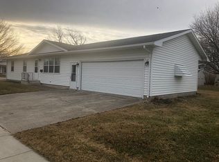 211 1st St NW, Britt, IA 50423