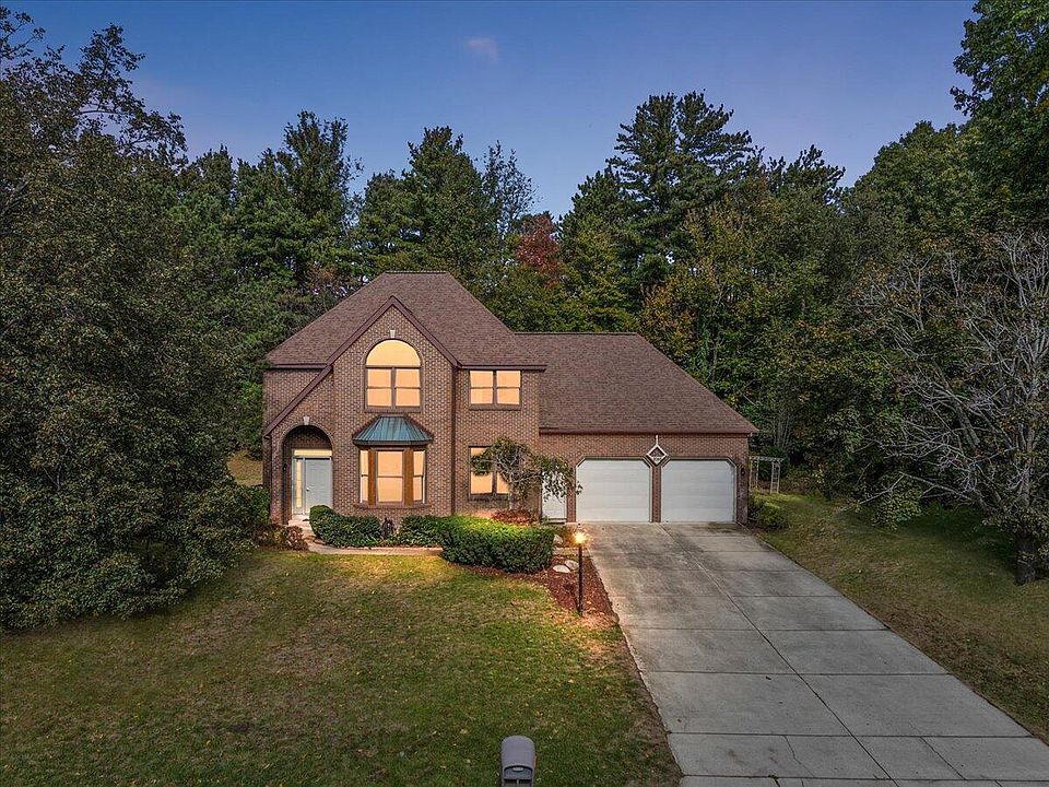 1st image of 2065 Woodlark Dr