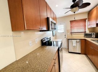 Suburbanite Square, Hollywood, FL 33021