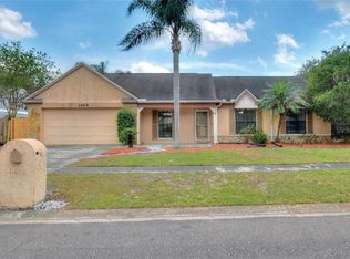 1405 Peachfield Dr, Valrico, FL 33596