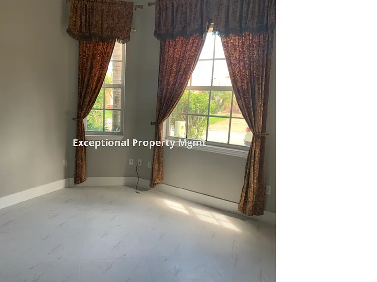 9811 Las Casas Dr — Photo 8