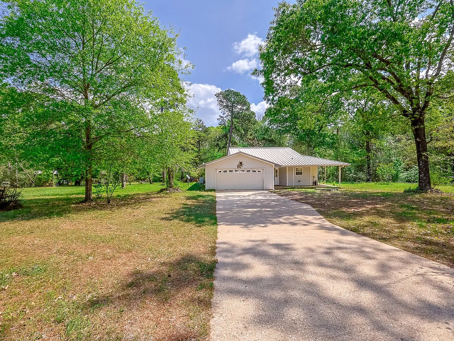 3 bed, 2.0 bath, 1633 sqft, $2,000 — Photo 2