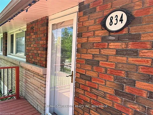 834 David St #UPPER Photo 1