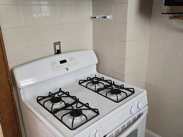 221 Hayward Pl #1 — Photo 5