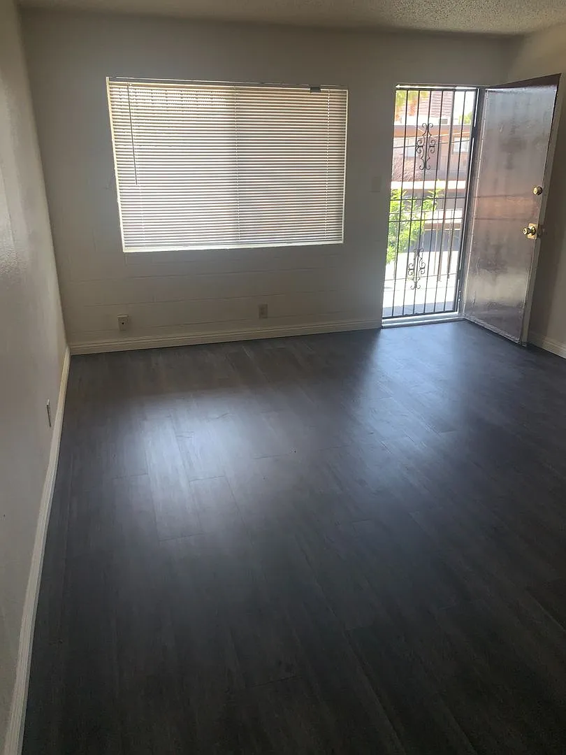 Affordable 1 Bedroom Condo In Central Las Vegas — Photo 2