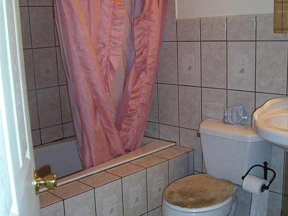 second level full bath