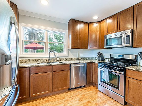 4th image of 36917 N Wildwood Dr